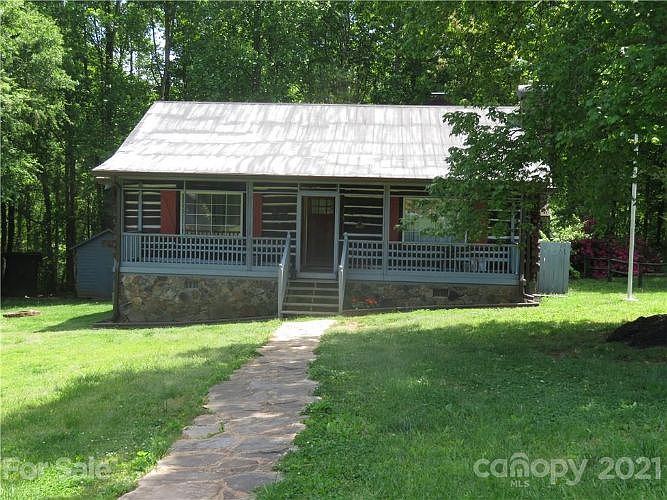 1st image of 2701 Camelot Dr