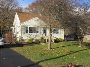 6 Nelson Dr, East Lyme, CT 06333