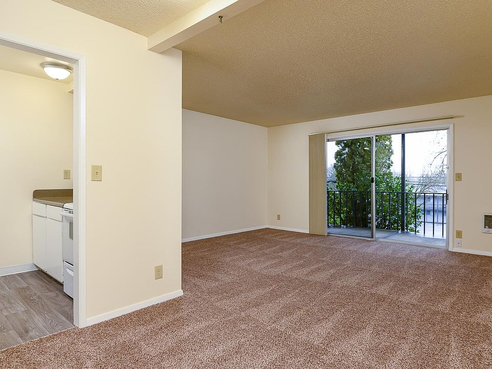 Raleigh Scholls | Living Room