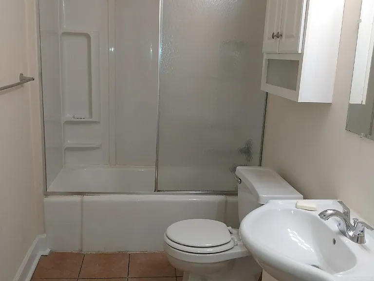 306 W Locust St #3 — Photo 8