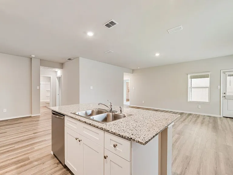 16521 Hudson Prairie Way — Photo 7