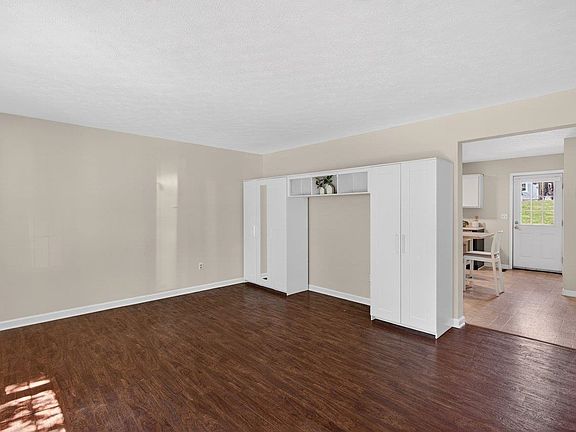 3rd image of 2312 Breckenridge Ct