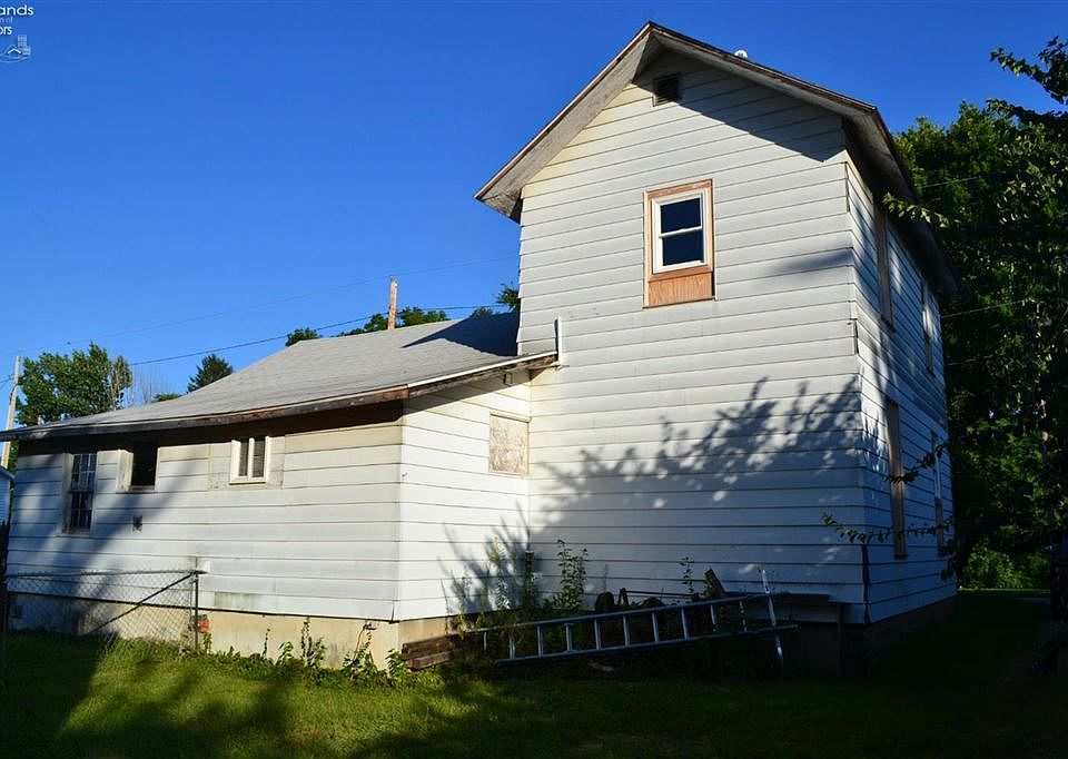 2nd image of 315 W Maple St