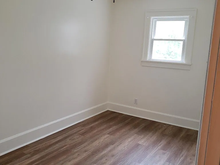 141 S Main St — Photo 27