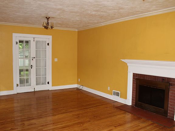 4th image of 608 W Washington St