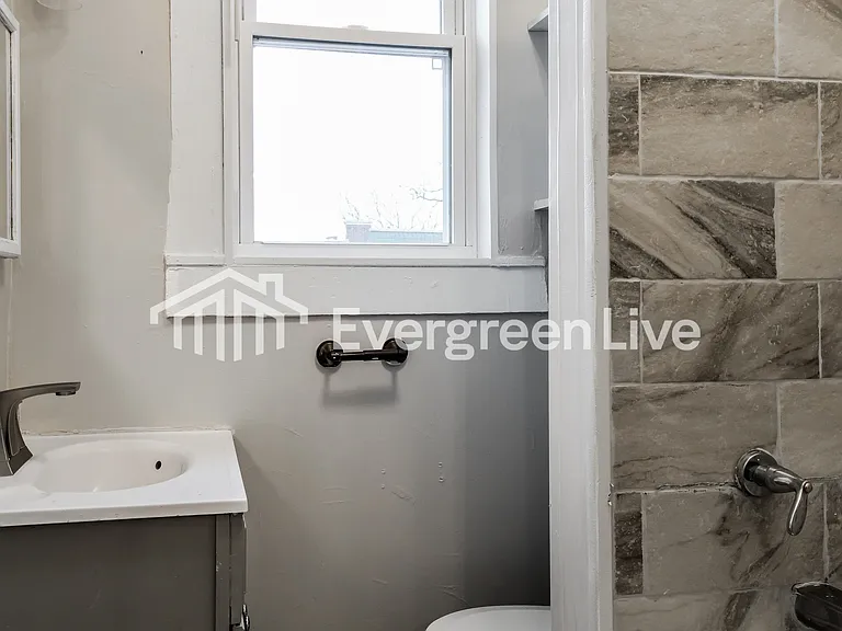 780 Linnard St — Photo 9