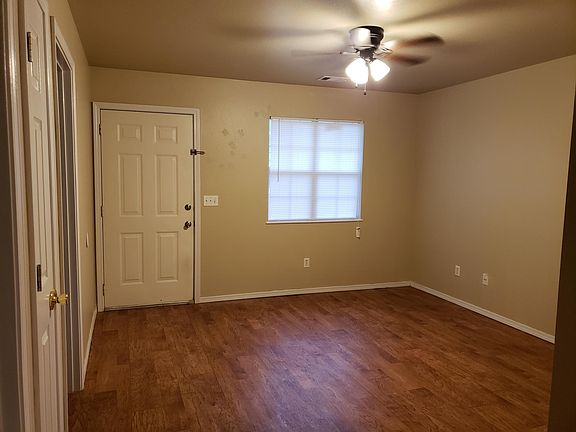 2nd image of 915 Warner Ave #A