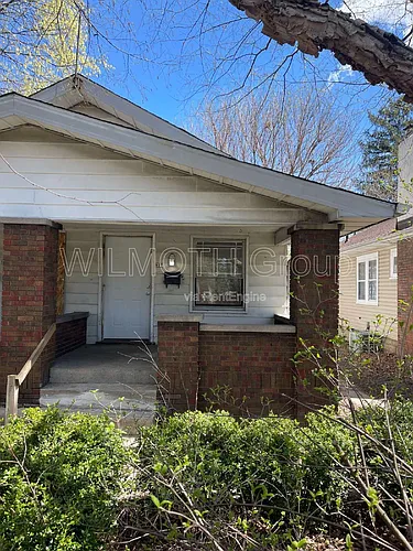 927 N Chester Ave Photo 1