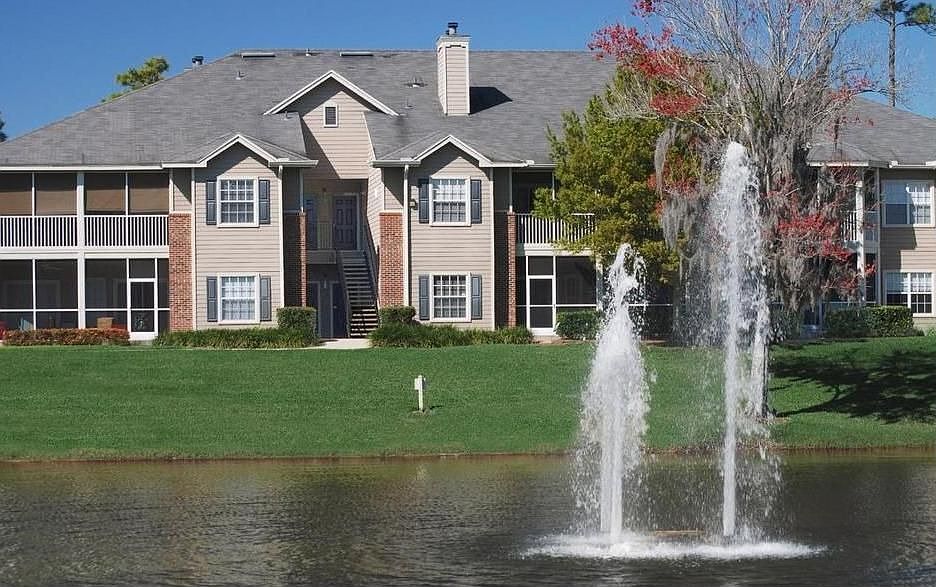 Building 10 - Lake Front