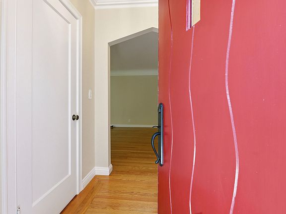 4th image of 126 Jeter St
