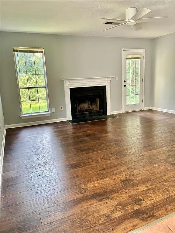 3 bed, 2.5 bath, 2247 sqft, $2,400 — Photo 4
