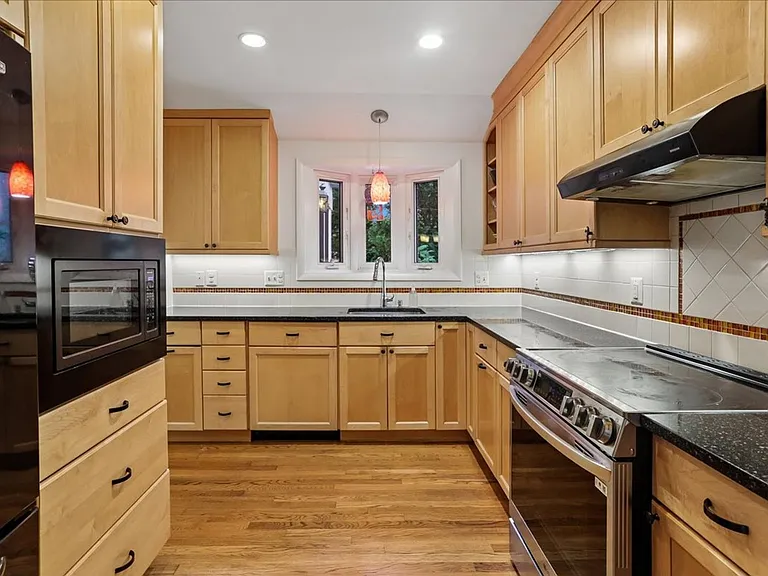 1703 Tilton Dr — Photo 10