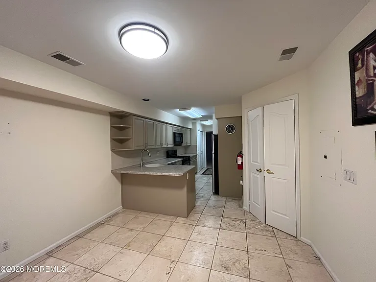 210 Spinnakers Cv — Photo 15