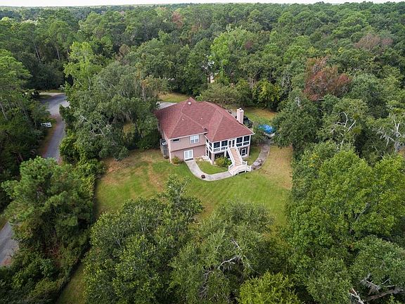 3rd image of 121 Winton Dr