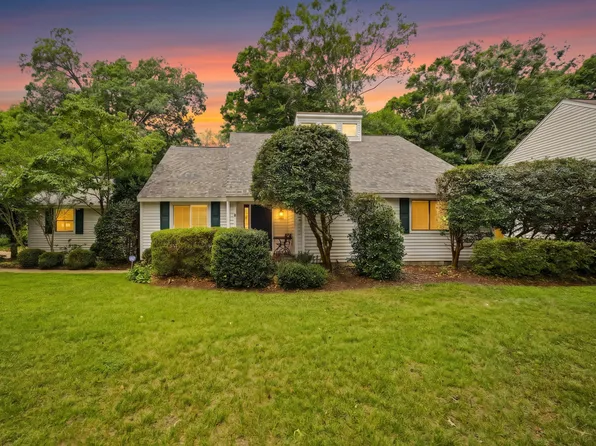 1044 Commodore Dr, Virginia Beach, VA 23454