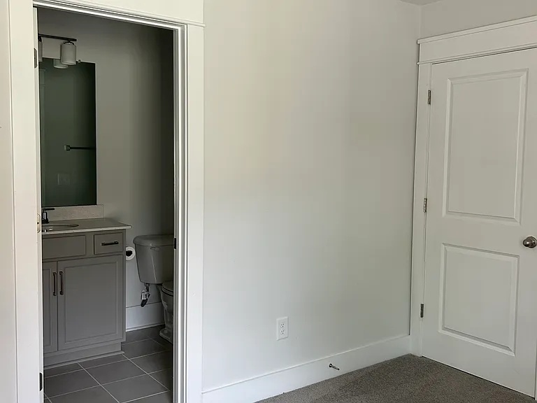 Ensuite full bath