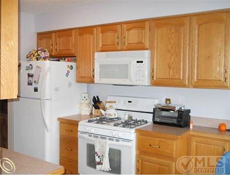 125 Cuttle F49 - kitchen.JPG