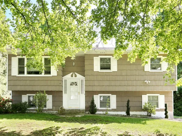 4 Apollo Court, Nanuet, NY 10954