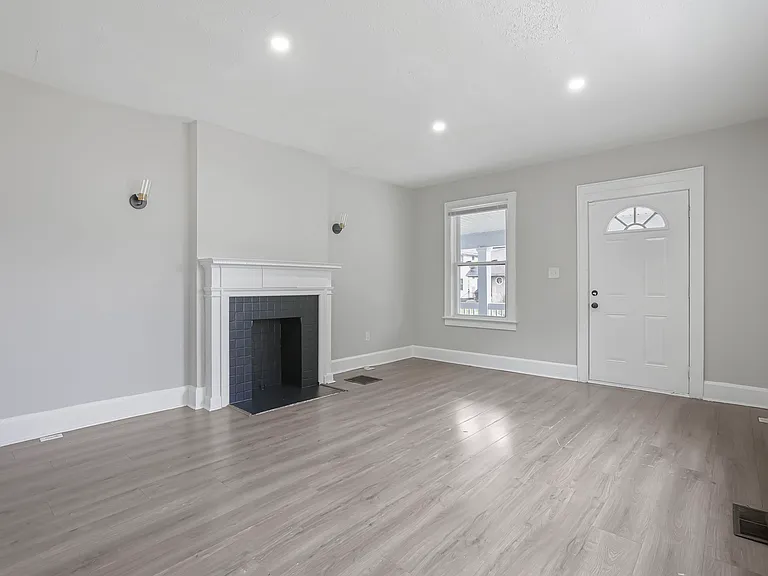 1768 Kent St — Photo 1