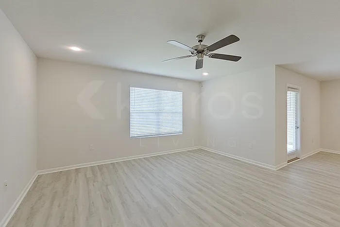 409 Monarch Ln — Photo 2