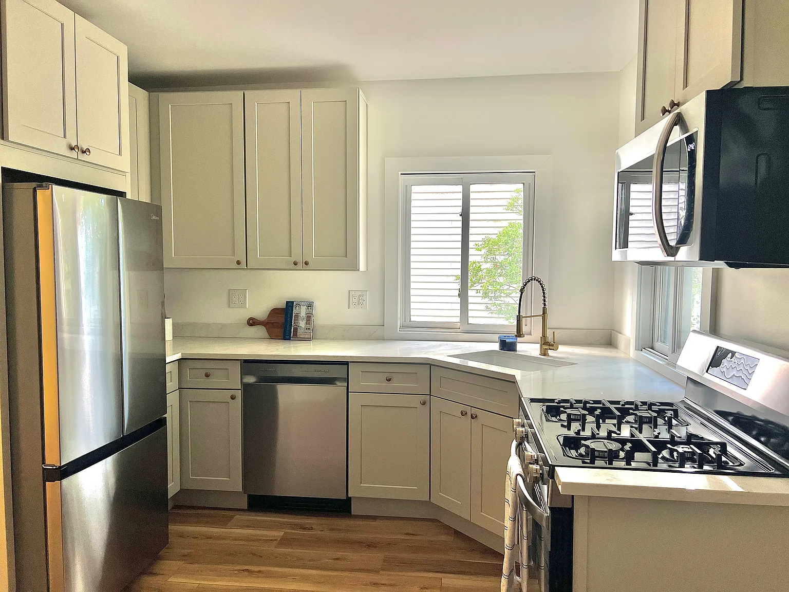 2 bed, 1000 sqft, $2,699 — Photo 1