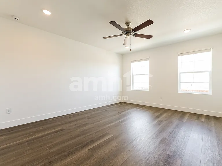 10265 Peoria Pkwy — Photo 7