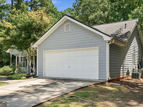 2nd image of 85 Goldfinch Dr
