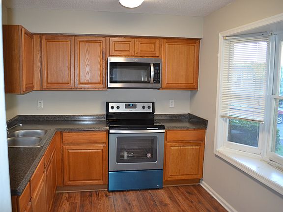 4th image of 309 D E Montcastle Dr