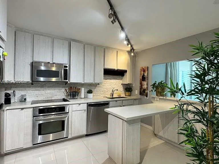 5750 Collins Ave #7A — Photo 22