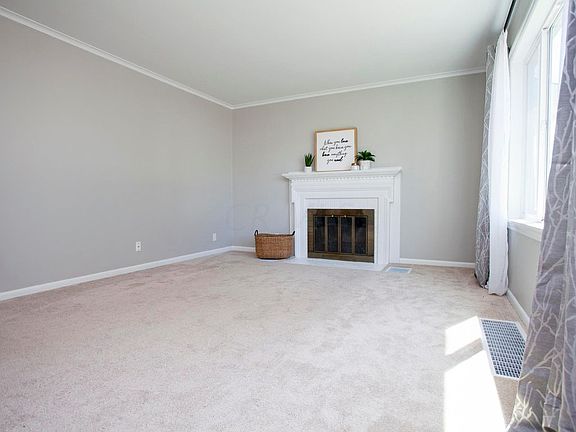 4th image of 3324 Burr Oak Dr