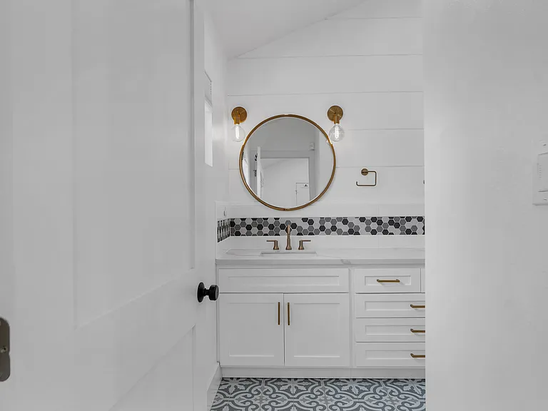 6647 W 82nd St — Photo 34
