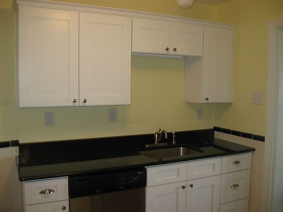 Kitchen w/new dishwasher