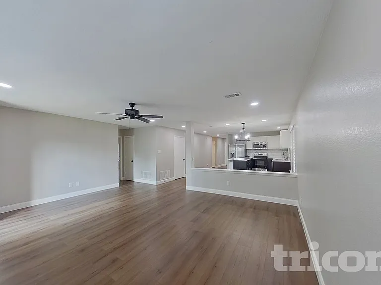 2949 Monticello Ln — Photo 2