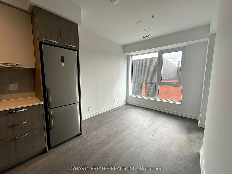 75 James St S #411 — Photo 11