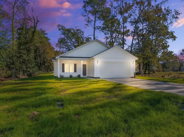 411 E 1st St, Kenly, NC 27542
