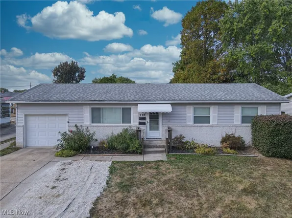 112 Sunrise Blvd E, Mogadore, OH 44260