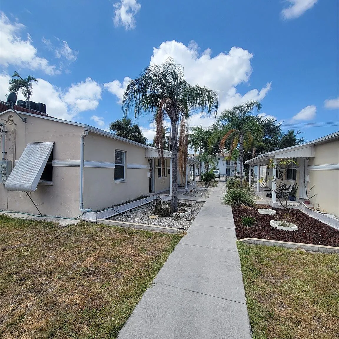 2 bed, 2.0 bath, 1370 sqft, $1,600 — Photo 2