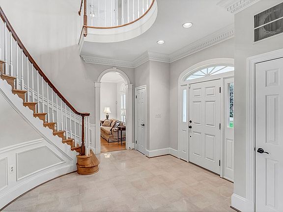 4th image of 11100 Prince Edward Ct