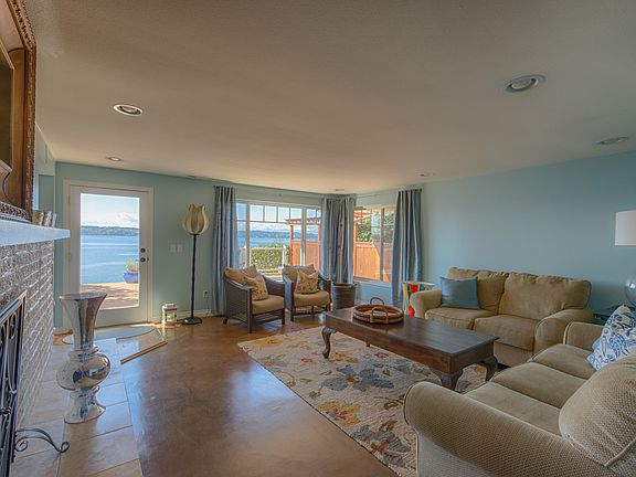 5th image of 4010 Forest Beach Dr NW