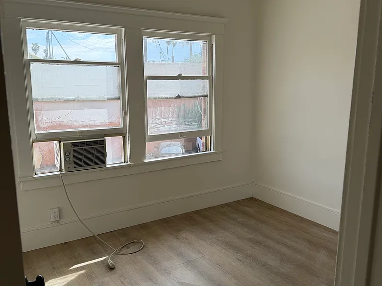 120 W Elk Ave #116D — Photo 5