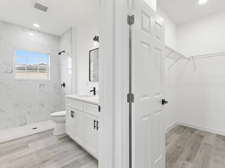 716 Desmoines Dr — Photo 31