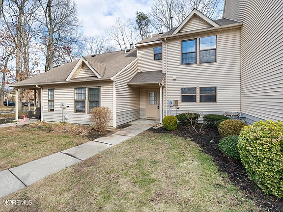 4th image of 601 Bromelia Court #601