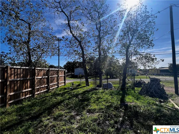 1519 S Doughty St, Rockport, TX 78382