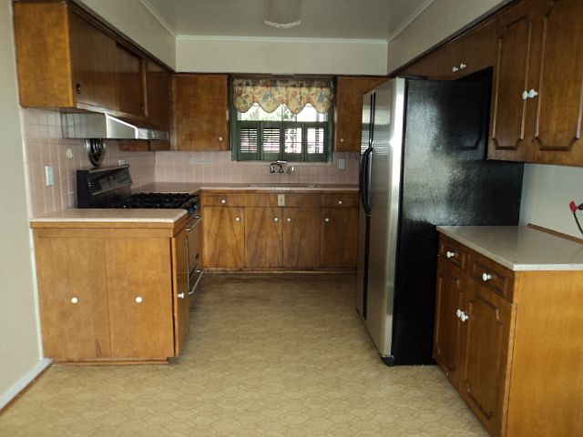 2nd image of 2015 Williams Ave