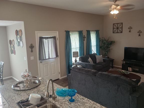 3rd image of 138 Bluebird Ave