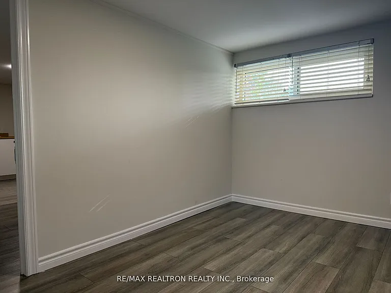923 Bayview Ave #BASEMENT — Photo 5