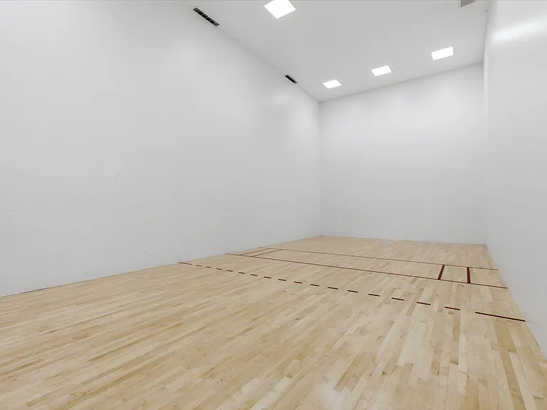 Racquetball court