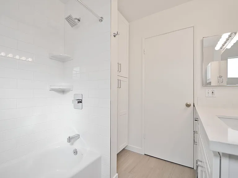2302 Marshallfield Ln — Photo 11