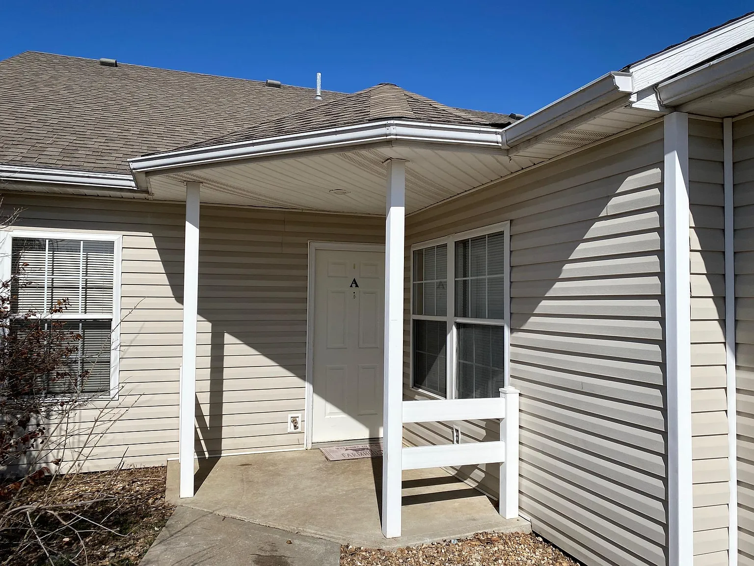 2 bed, 1000 sqft, $1,250 — Photo 2