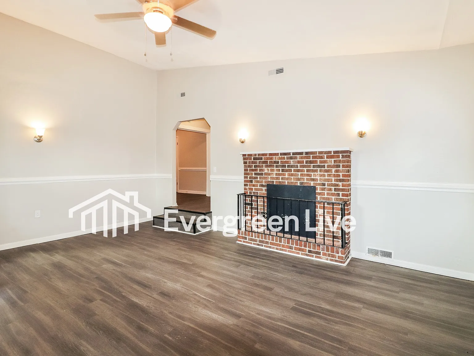 4 bed, 2.0 bath, 1890 sqft, $2,345 — Photo 4